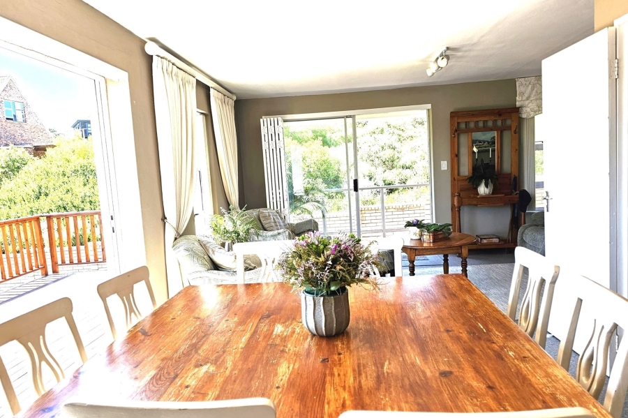 6 Bedroom Property for Sale in Paradise Beach Eastern Cape